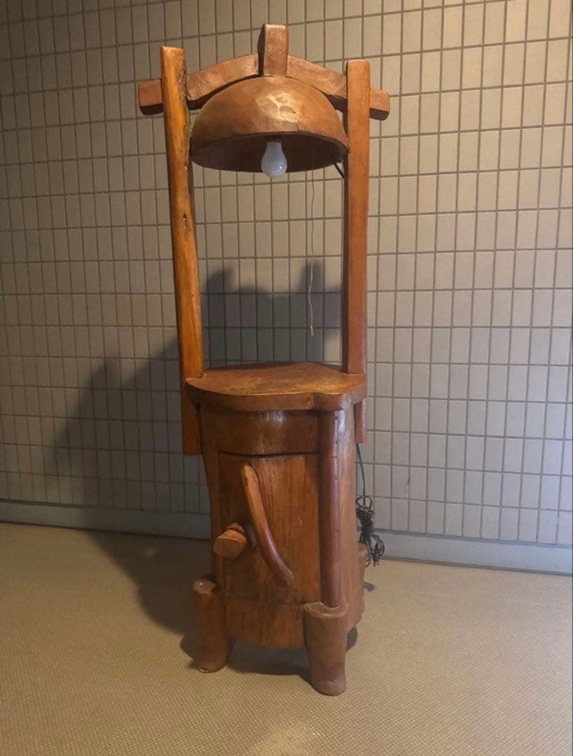 木製ランプスタンド付きテーブル