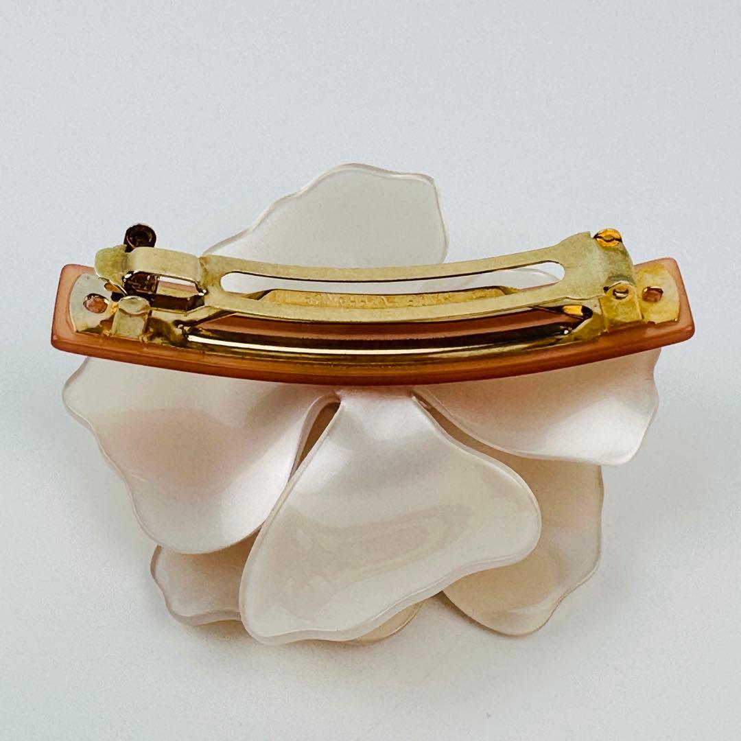 アレクサンドルドゥパリ　アイボリー 花型 ヘアピン　ヘアアクセサリー　ロゴ