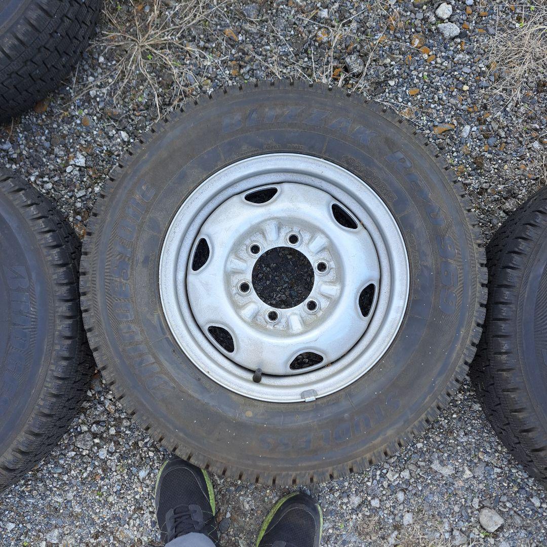 ブリジストン　スタッドレスタイヤ　195/80R15 ホイール付き