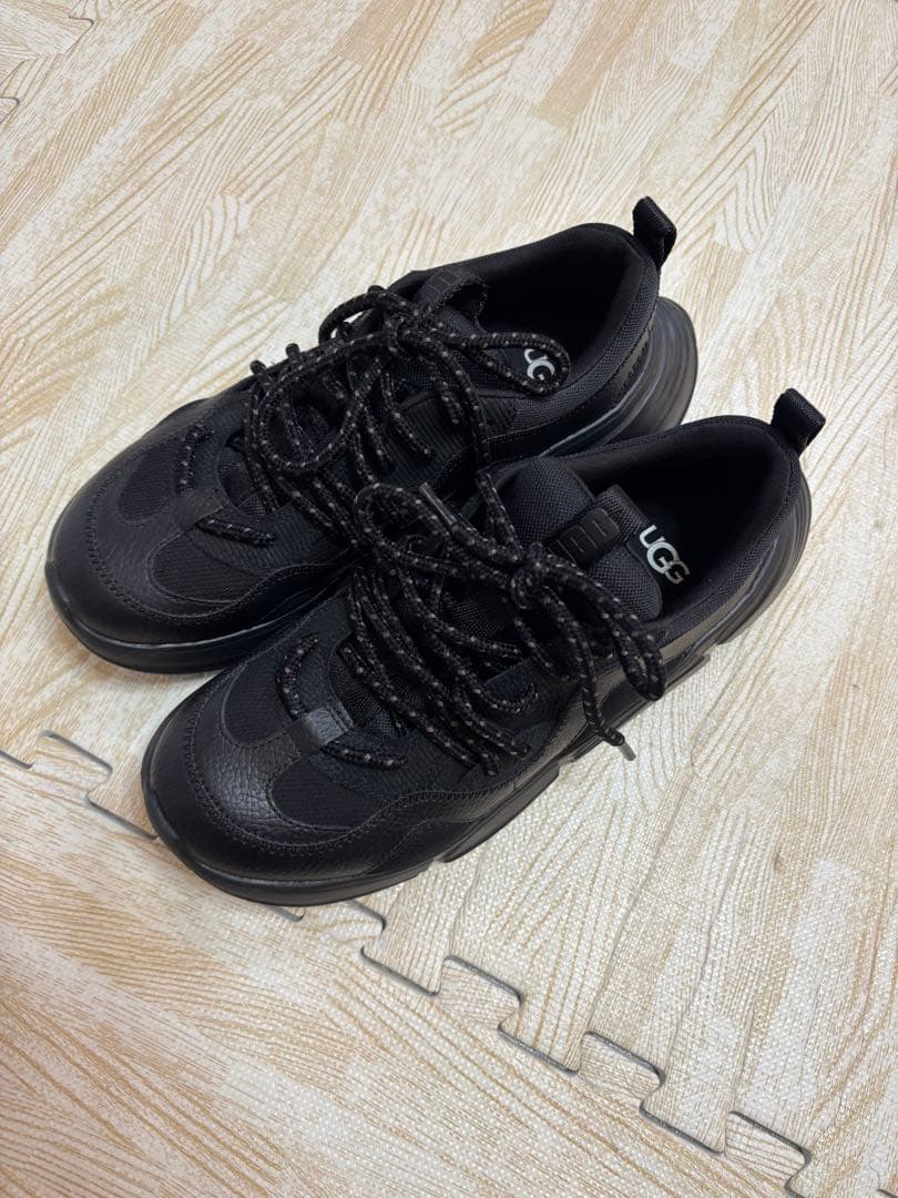 UGG CALLE LACE/ローカットスニーカー　22.5