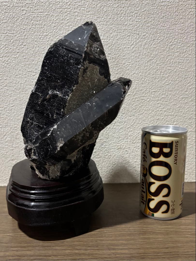 黒水晶　モリオン　原石　木製スタンド付き　2.3kg 特大結晶　パワーストーン