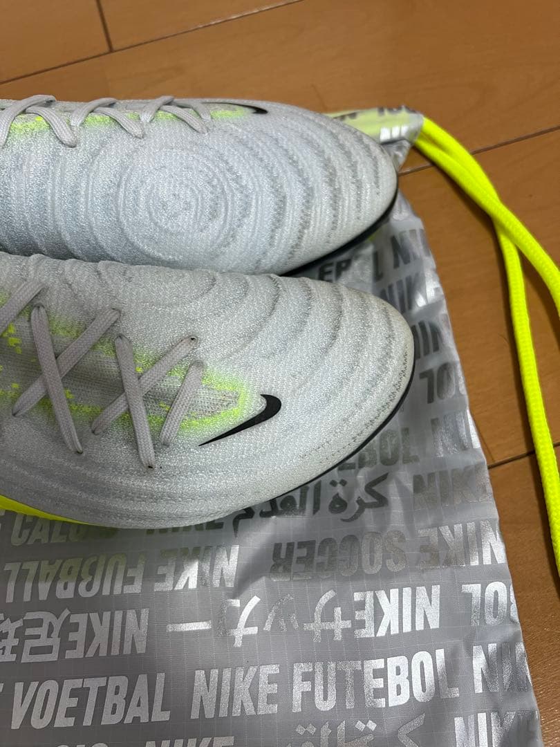 Nike サッカーシューズ グレー/イエロー