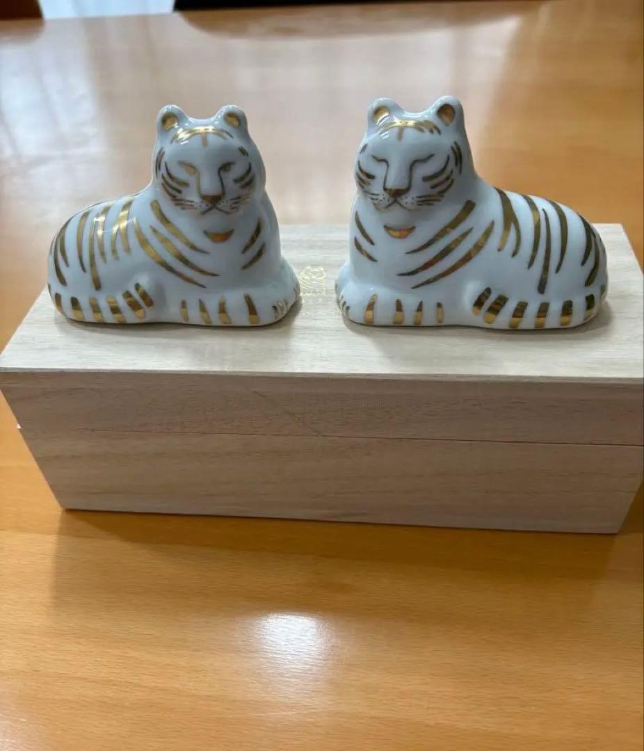 リサラーソン　干支　そとをみるとら　うちをみるとら　２体セット　ゴールド