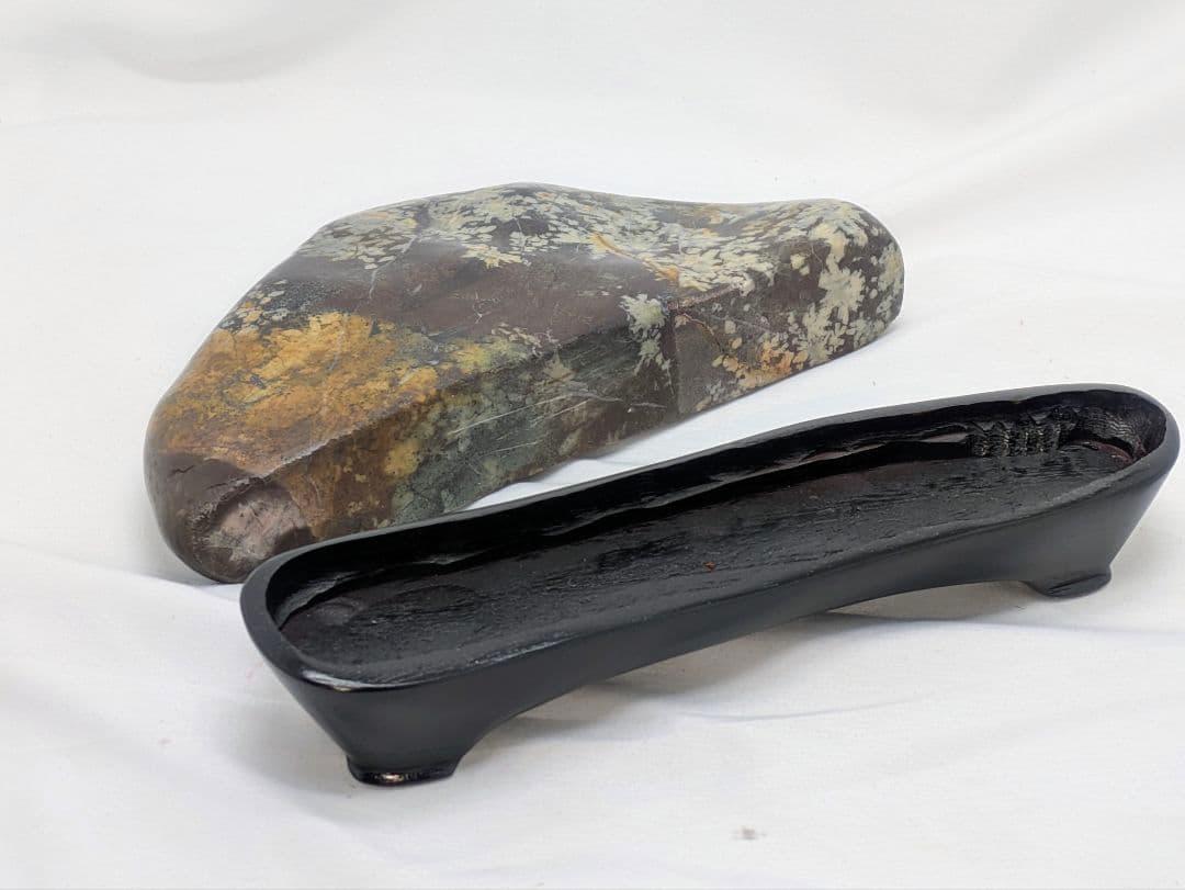 菊花石　無数の小花　山の形　根尾 鑑賞石 水石 自然石　木製台座