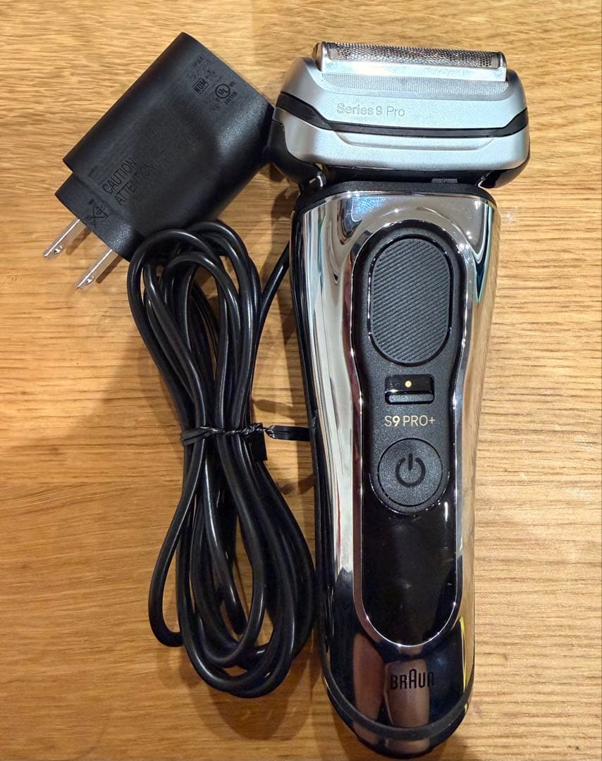 ブラウンSeries 9 Pro+ メンズシェーバー 本体と充電器