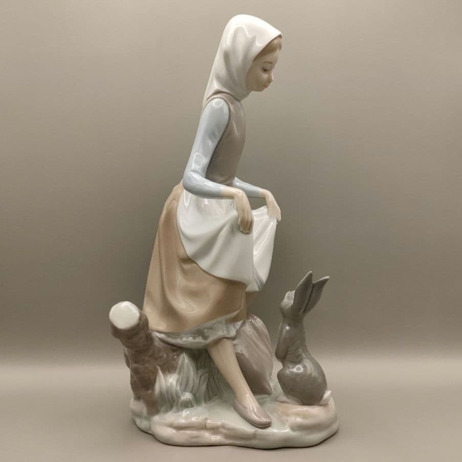 ✦美品✦ リヤドロ　うさぎの食事　4826　少女