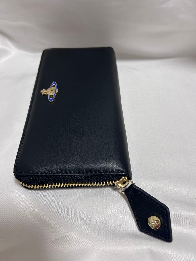 Vivienne Westwood青のロゴ付き黒長財布