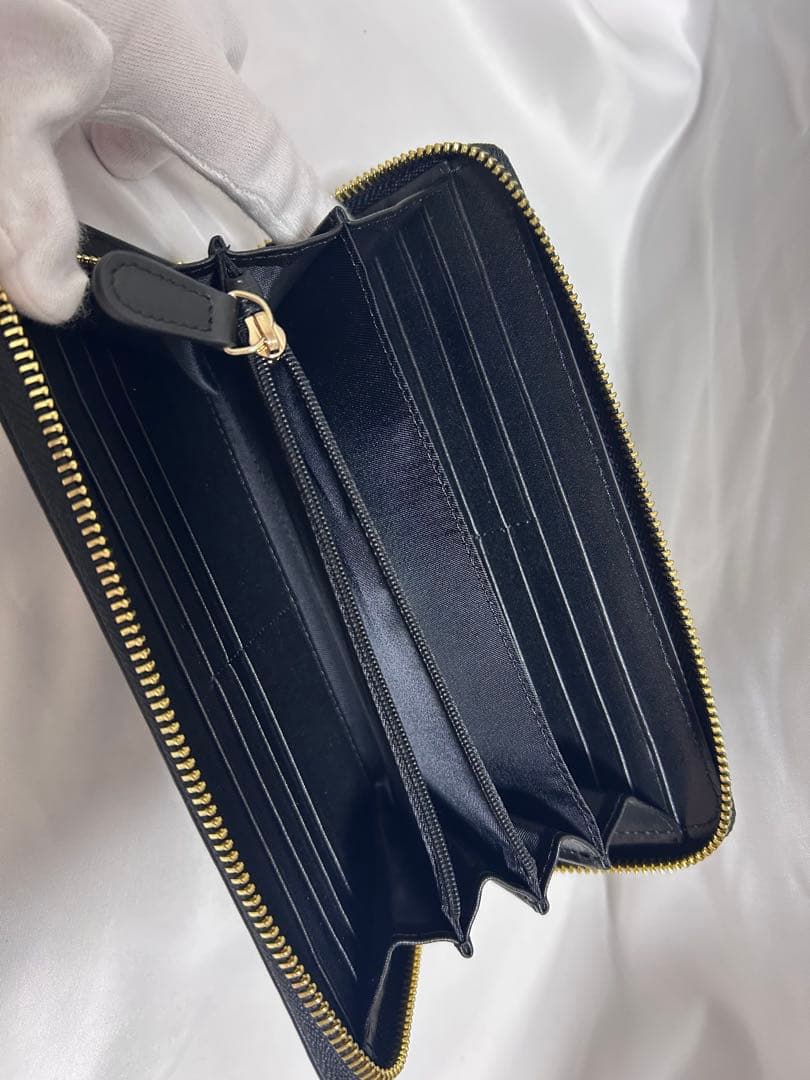 Vivienne Westwood青のロゴ付き黒長財布