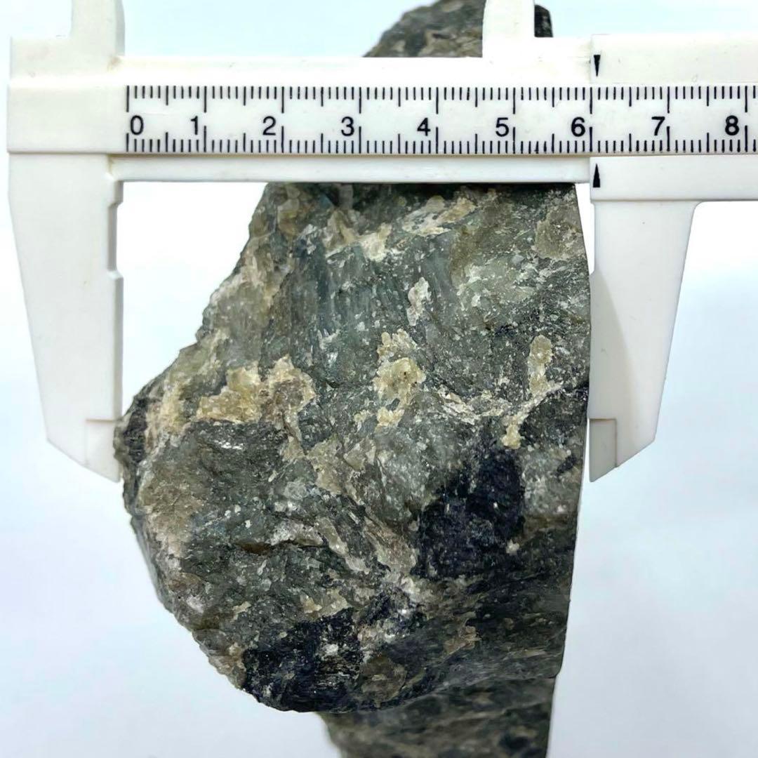 ラブラドライトハーフカット　原石