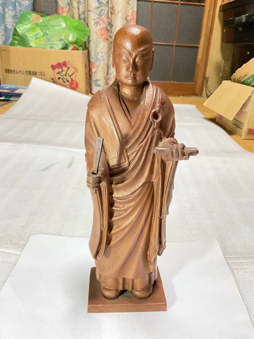 日蓮上人立像／真鍮製。重量約4kg。【高さ／34cm。凛々しい顔付きの御神仏】。