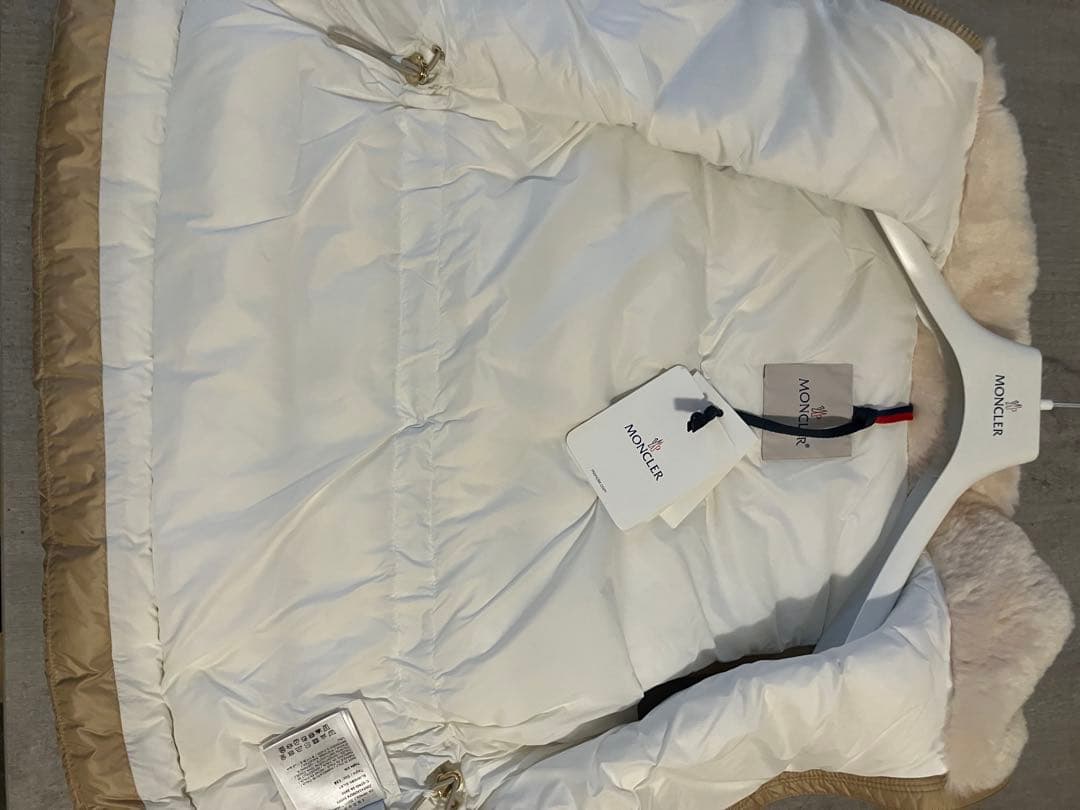 新品タグ付　Moncler モンクレール　ダウンベスト