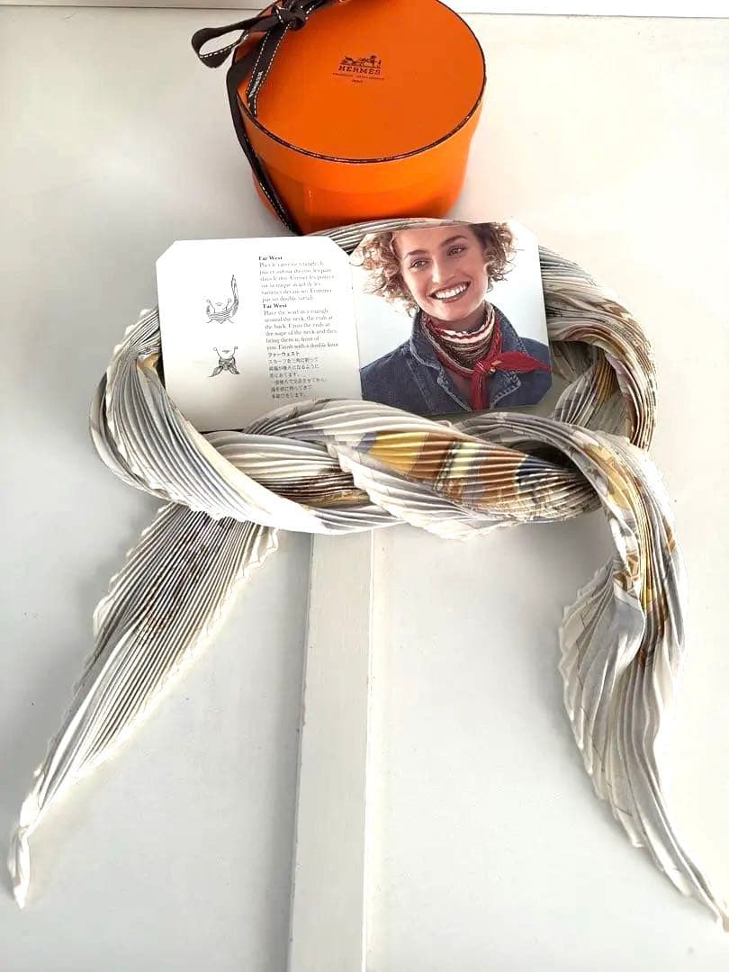 エルメス プリント柄 プリーツスカーフ