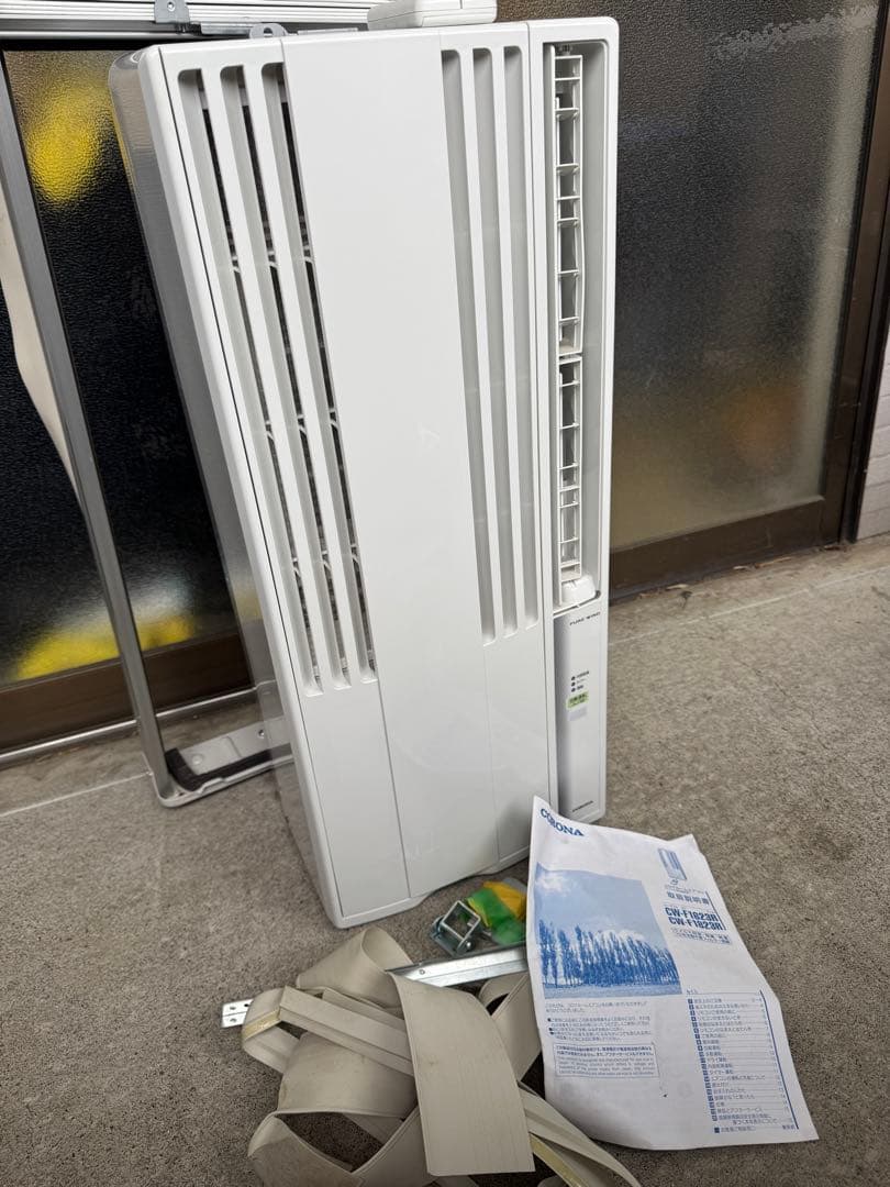 2023年製　コロナルームエアコン　ウインド形冷房専用　CW-F1623R