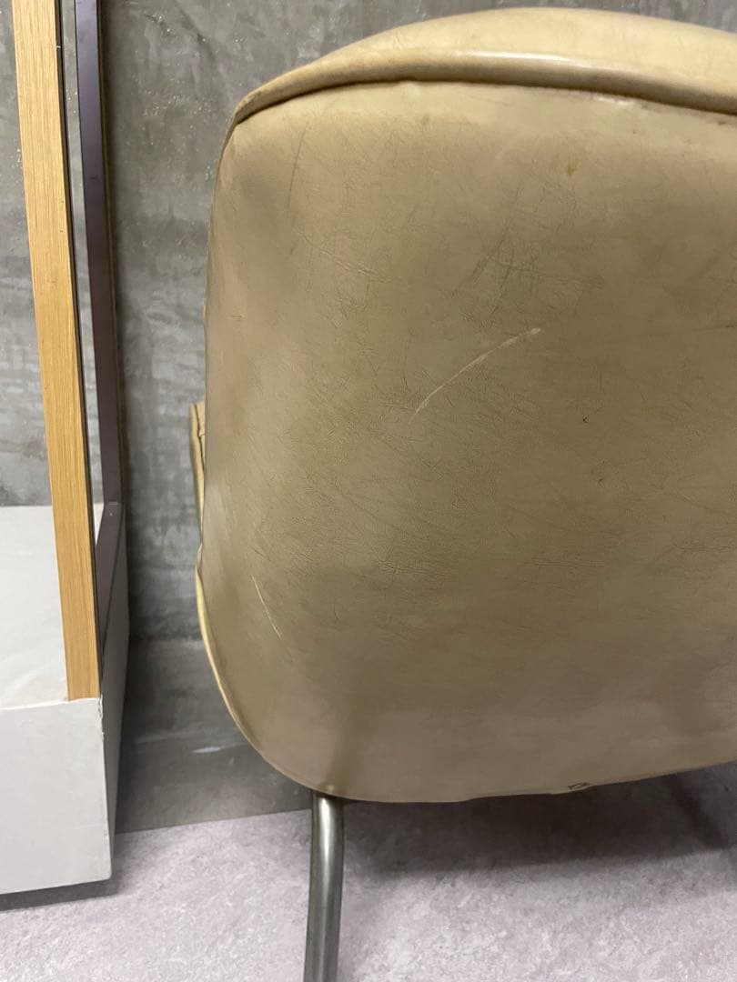 ラウンジソファ　フジファニチアFUJI FURNITURE 合皮　レトロ　1脚