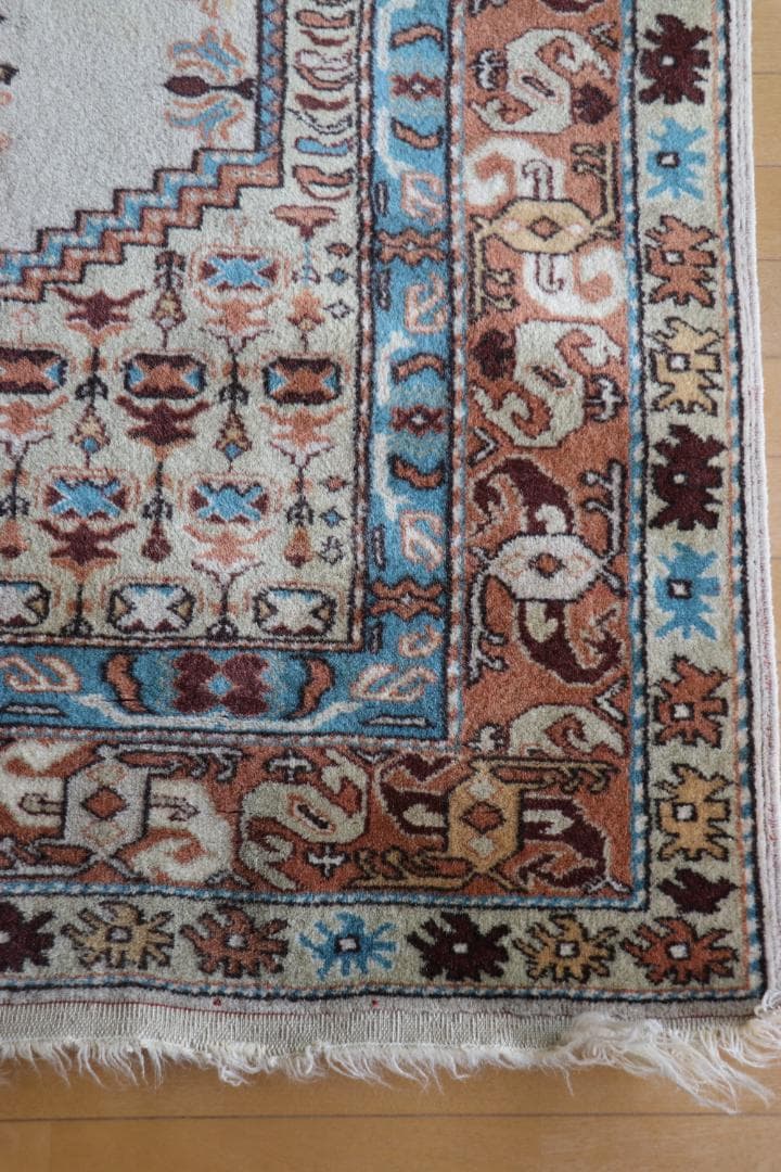 ＜１点物＞　ヴィンテージラグ　ペルシャ絨毯　１８６×１２９cm