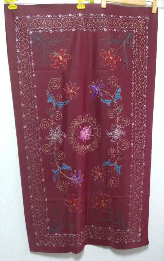 80年代製　ウズベキスタン製　ヴィンテージ　スザニ刺繍　テーブルクロス　壁掛け