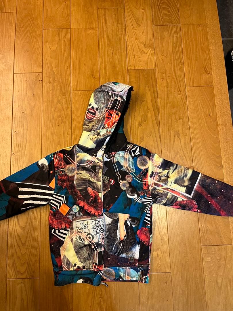 VOLCOM Hovin Wang アーティストシリーズパーカー