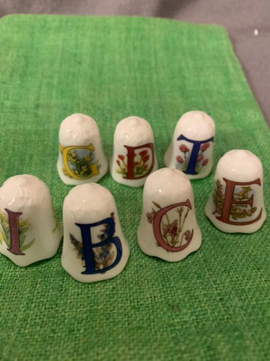 Graftonフェアリー・アルファベットシンブル　7つ　スカラップ辺