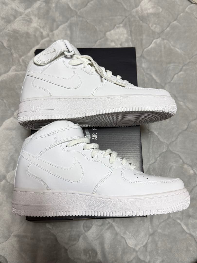 Nike エアフォース 1 ‘07 MID