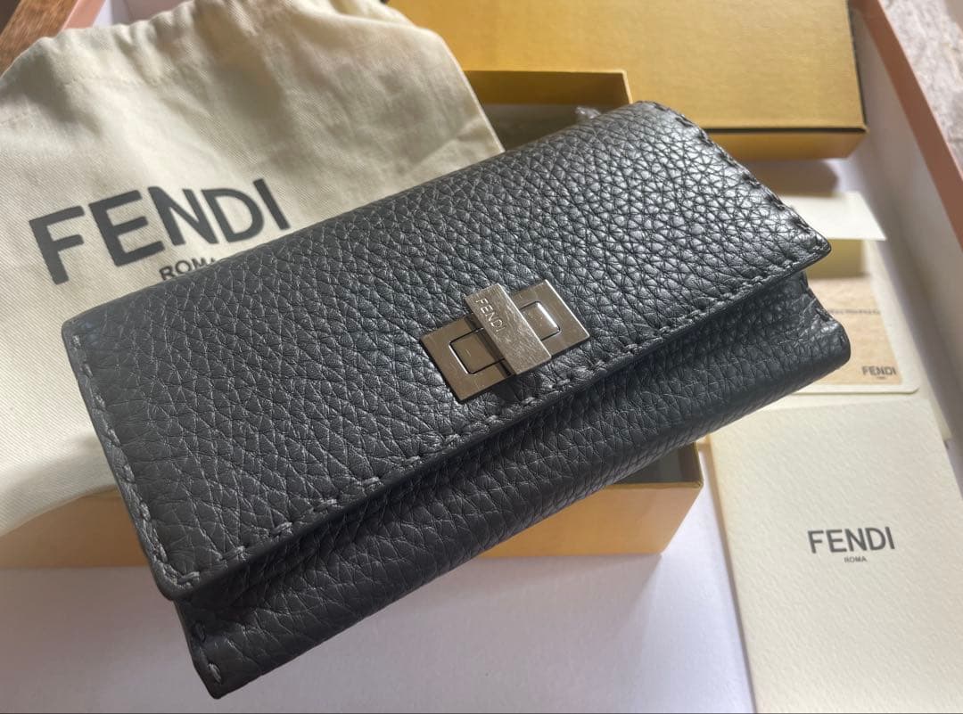 美品✨FENDI フェンディ　ピーカブー　セレリア　レザー　長財布　グレー