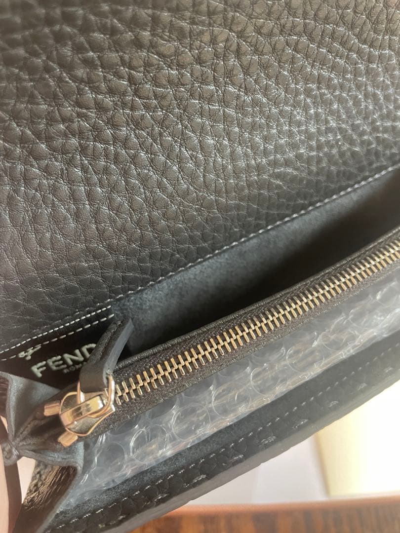 美品✨FENDI フェンディ　ピーカブー　セレリア　レザー　長財布　グレー