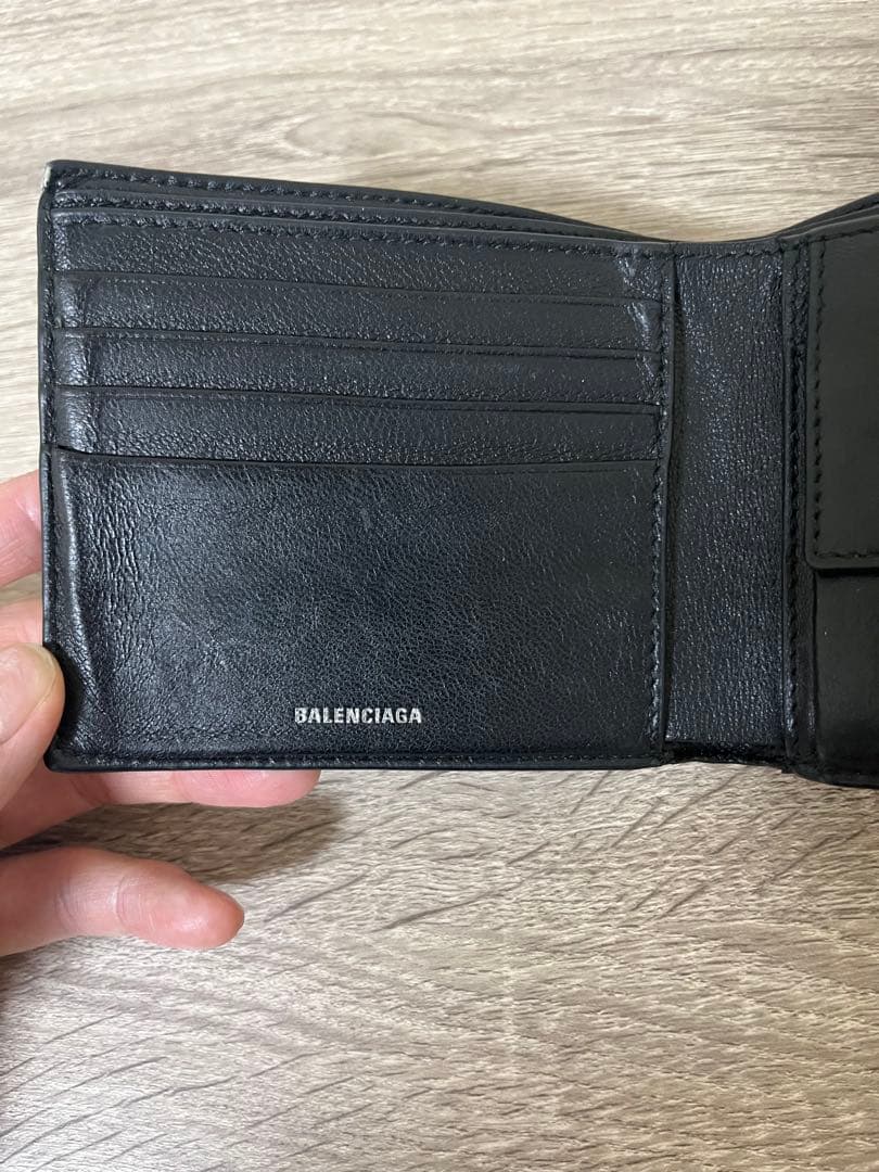 【早い者勝ち、最終値下げ】BALENCIAGA 二つ折り財布 ブラック