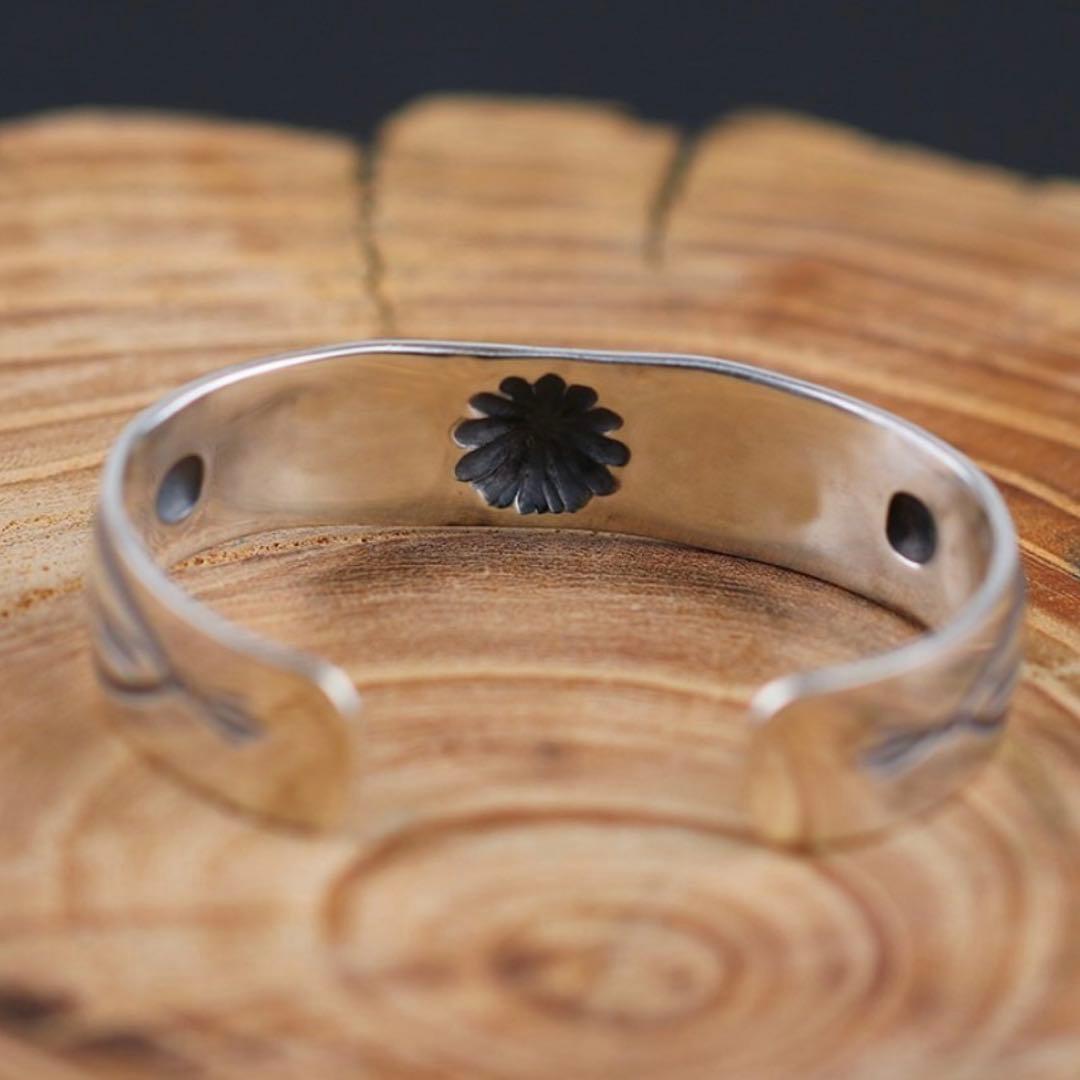 ラリースミスSHELL REPOUSSE THUNDER BIRD BANGLE