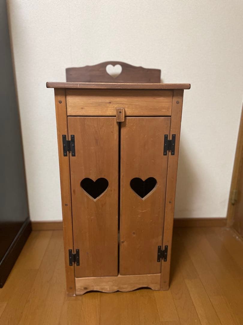 木製カントリー風キャビネット ハート型扉