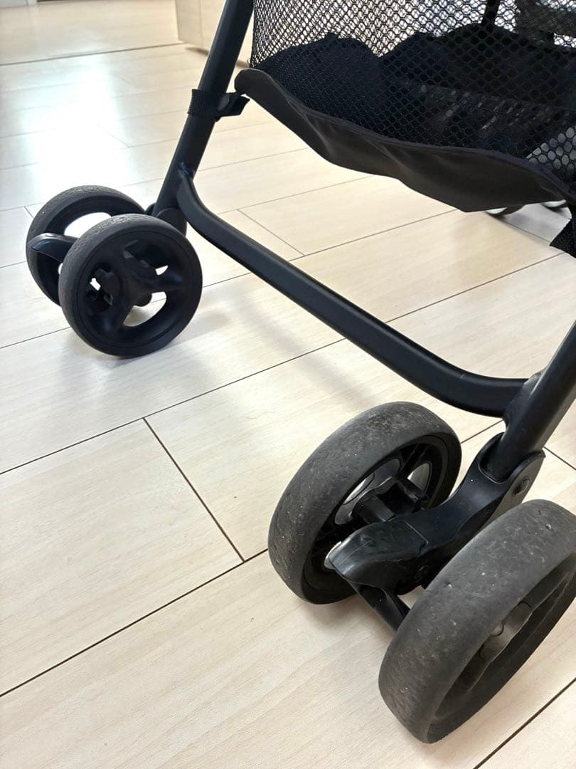 ⭐︎クリーニング済み⭐︎ApricaカルーンエアーメッシュAB 軽量.水玉、R5購入