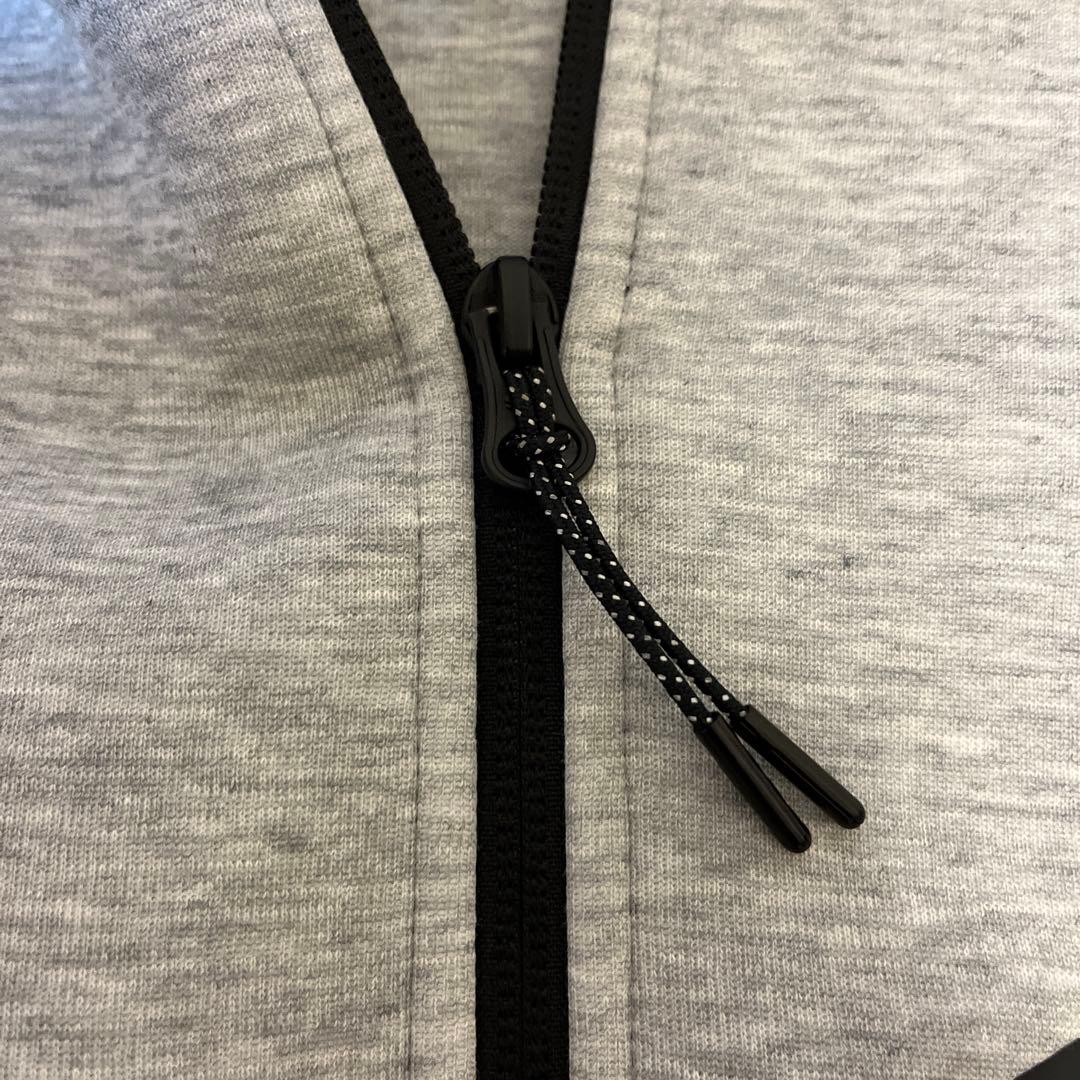 Nike テックフリース　L グレー