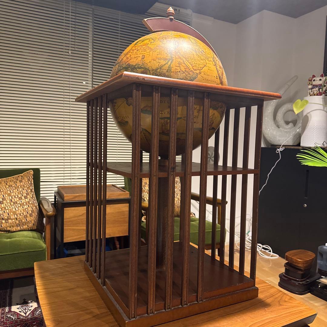 地球儀付きバーキャビネット　高さ約90cm