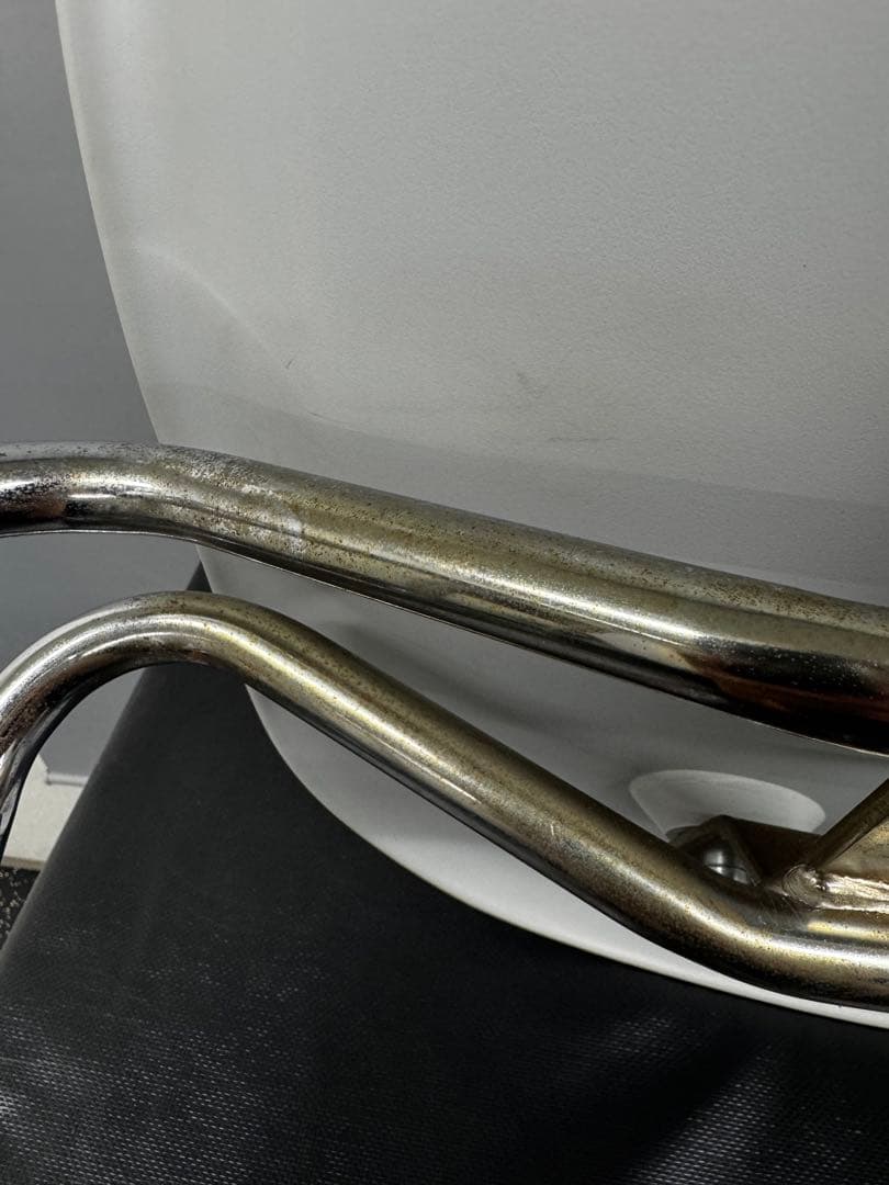 今月まで掲載vitra eames STACKING Chair