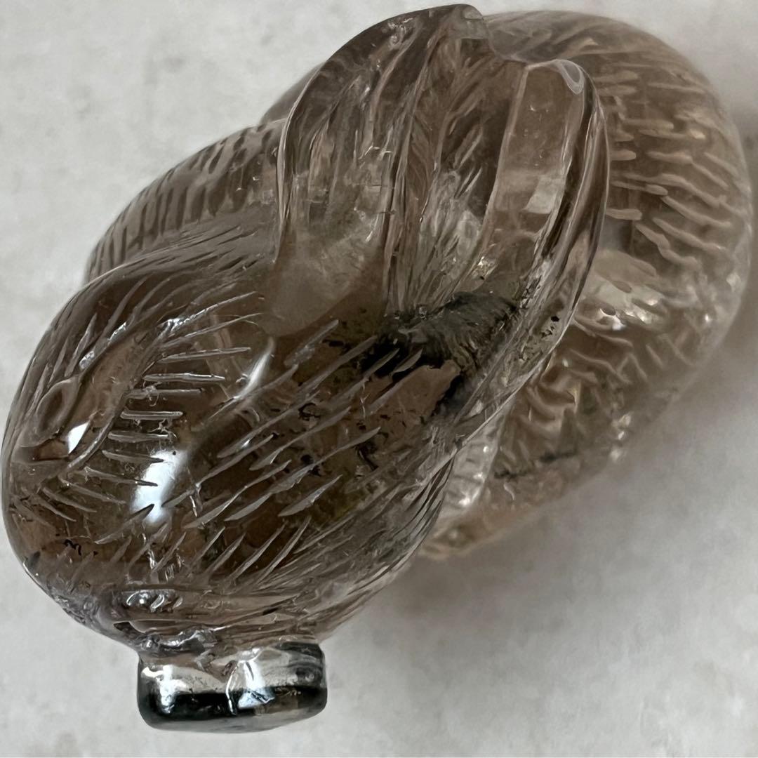 スモーキーガーデンクォーツ　うさぎ　虹　ハート　手彫り　一点物　天然石