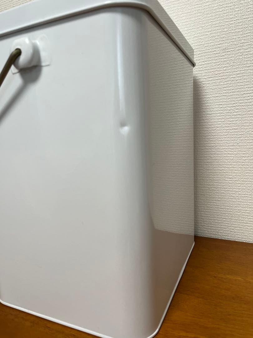 ⚫︎ マンハッタナーズ　ホーロー缶　L 収納　キャリー缶　ネコ　ホワイト