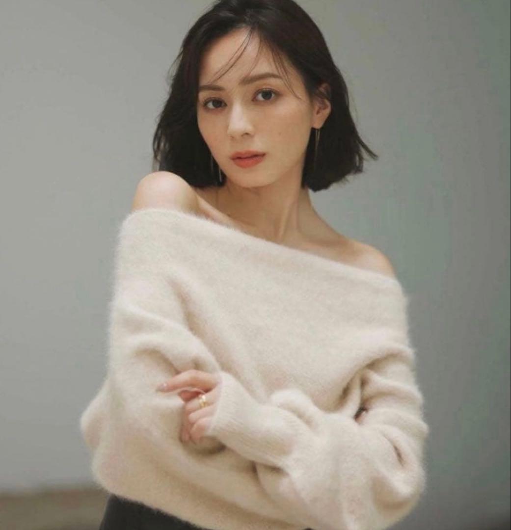 【新品未使用】アニュアンス ラクーンフォックス　オフショルダー ニット