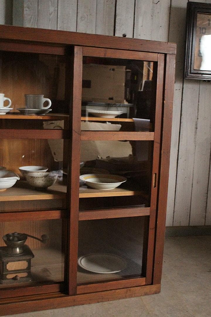 古く味のある木枠格子ガラス戸棚　食器棚　水屋　キャビネット　古家具