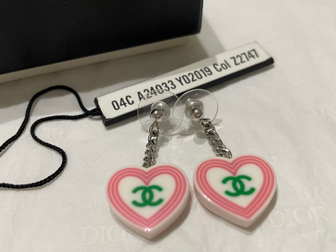 CHANEL ハート型ピアス ピンク/ホワイト