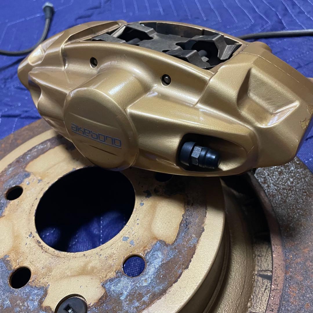 だ*ま様 Y51,V36,アケボノリアブレーキキャリパーとスロット付きリアロータ