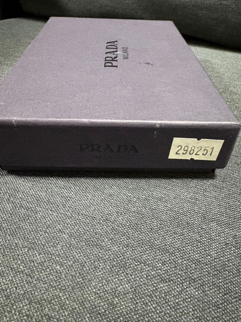 PRADA ブラック 二つ折り財布　新品未使用品