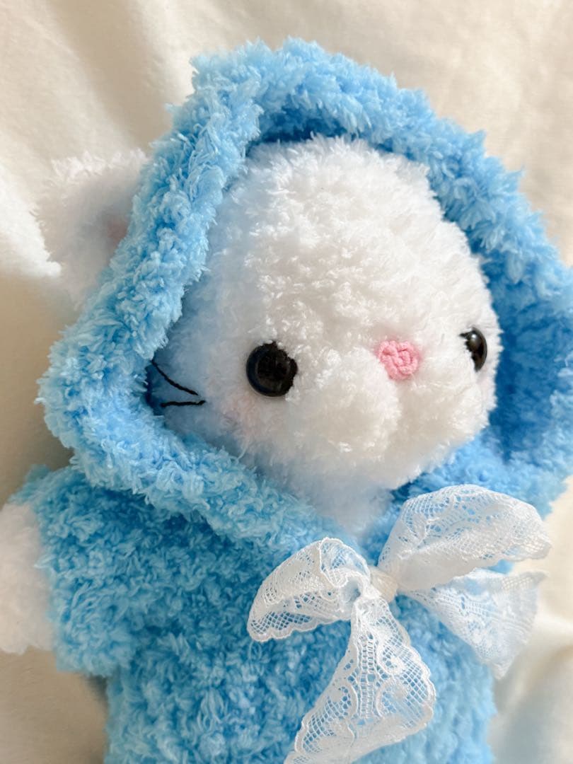 パジャマ着てる可愛い猫のあみぐるみ　もふもふ　約 30cm ぬいぐるみ　手作り