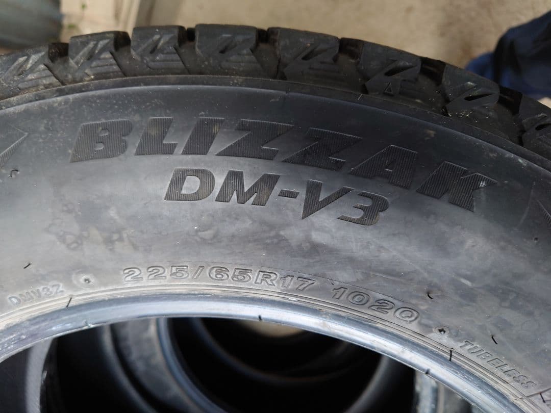 ブリヂストンブリザックDMV-3　225/65R17 19年製　2本　中古①