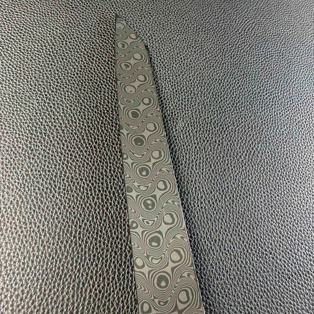 9631新品 ダマスカス切付包丁 尺 深海波紋105層 黒檀黒水牛白三本巻八角柄