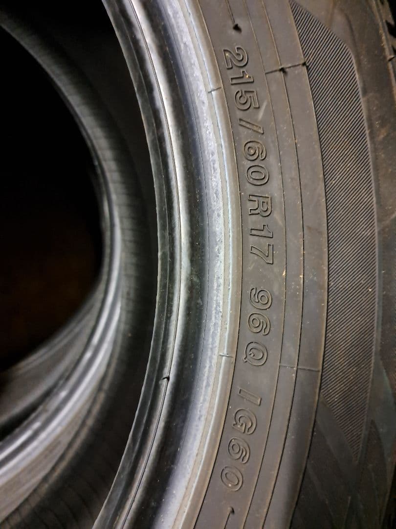 17インチ ヨコハマスタッドレスタイヤ2024年製215/60