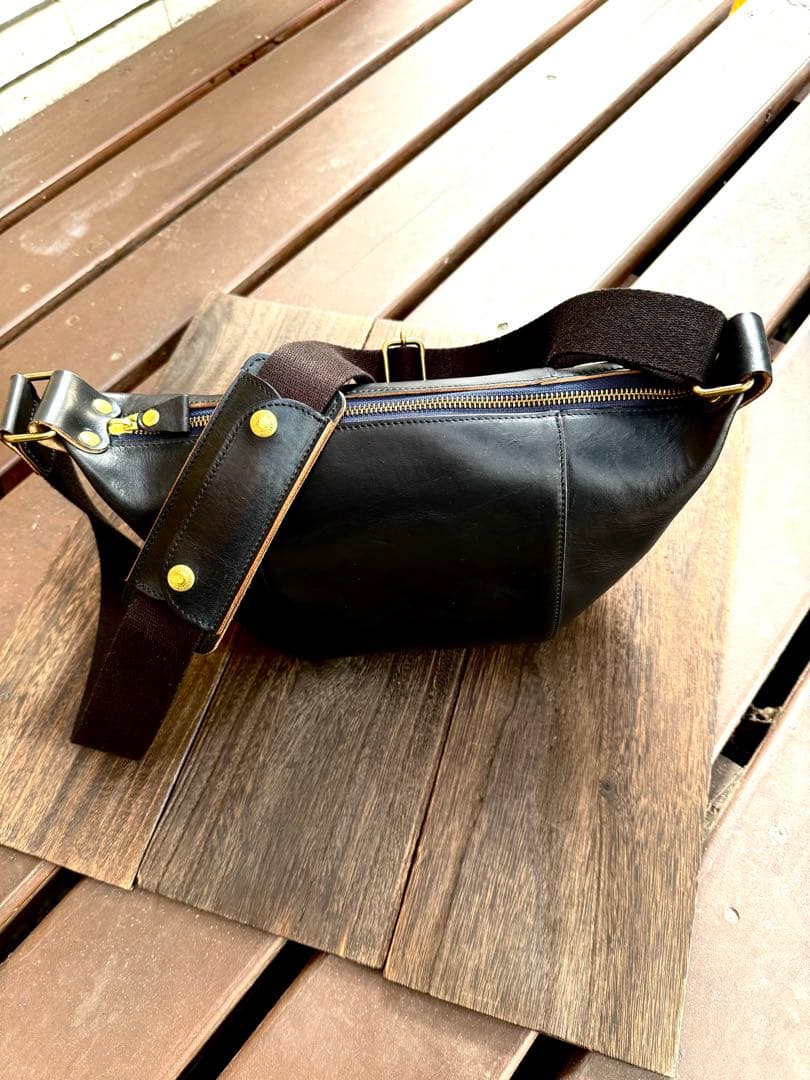 ☆ARTBROWN ボディバッグ クロムエクセル　茶芯ブラック