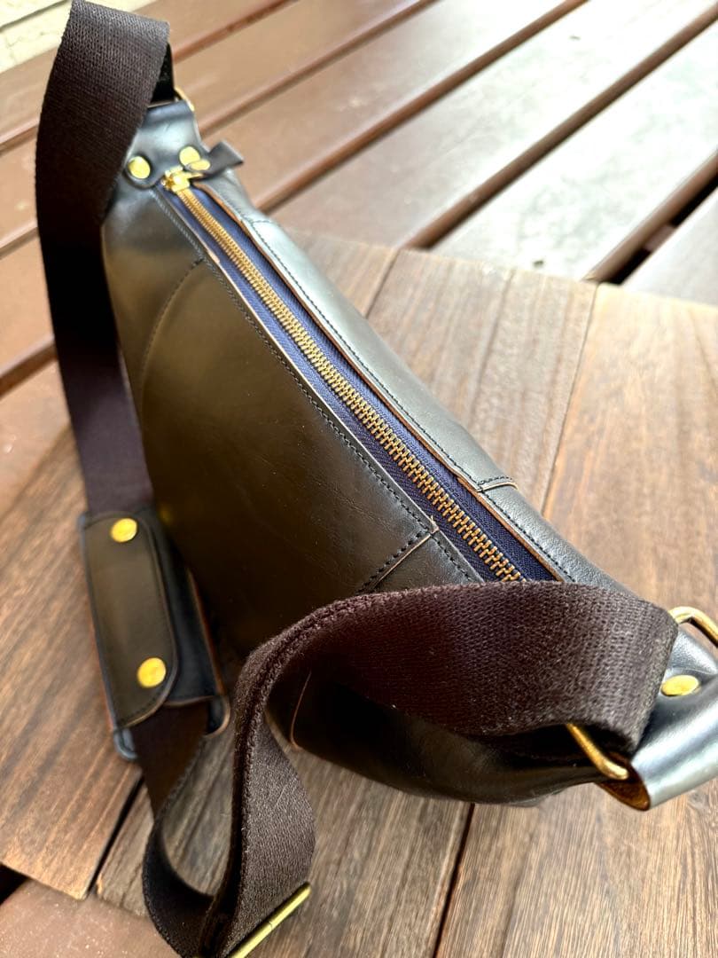 ☆ARTBROWN ボディバッグ クロムエクセル　茶芯ブラック