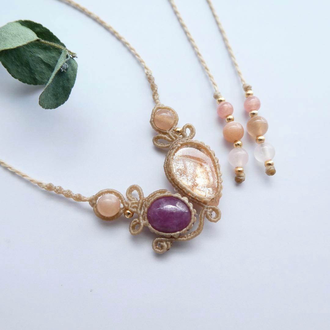 美麗サンストーンとルビーのマクラメネックレス