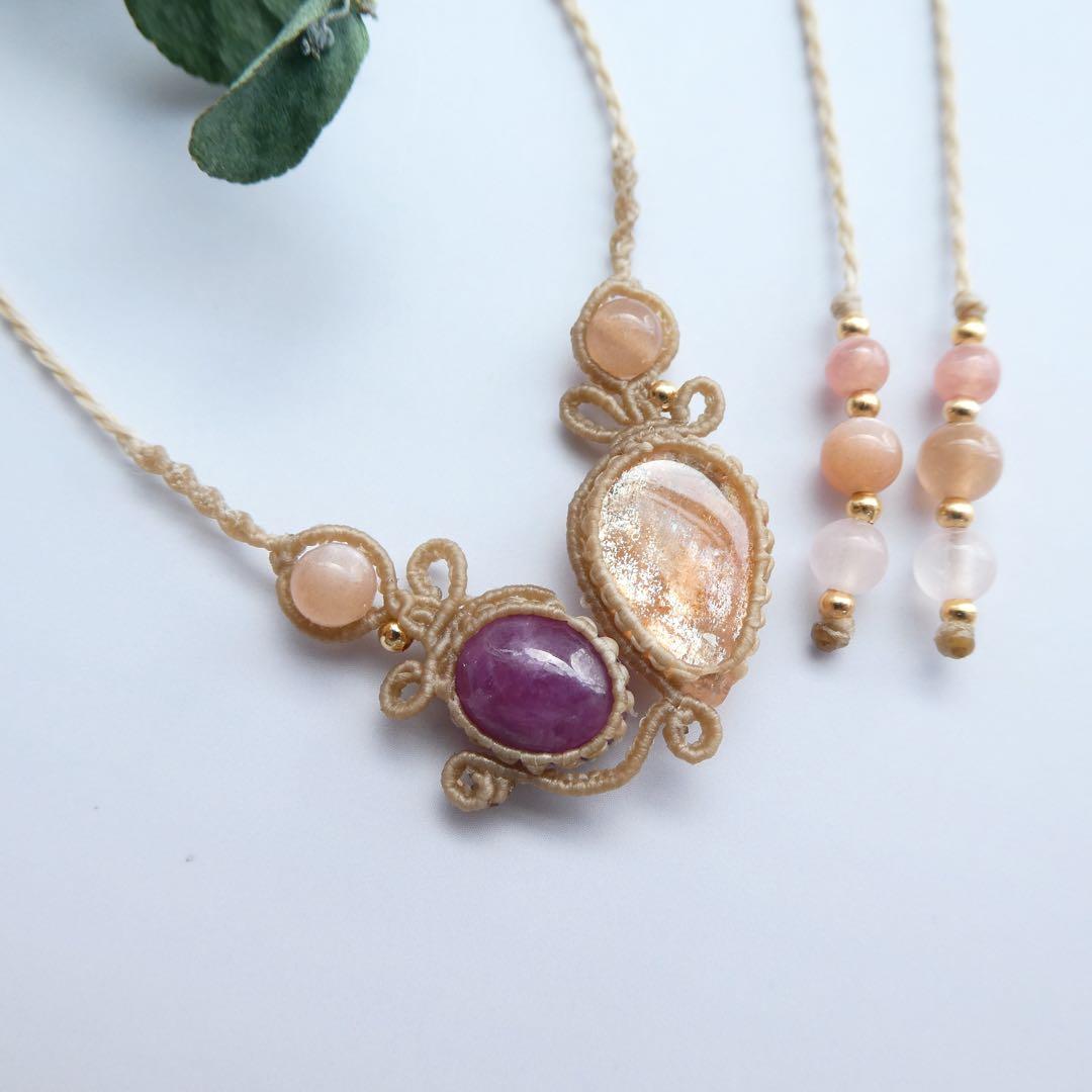 美麗サンストーンとルビーのマクラメネックレス