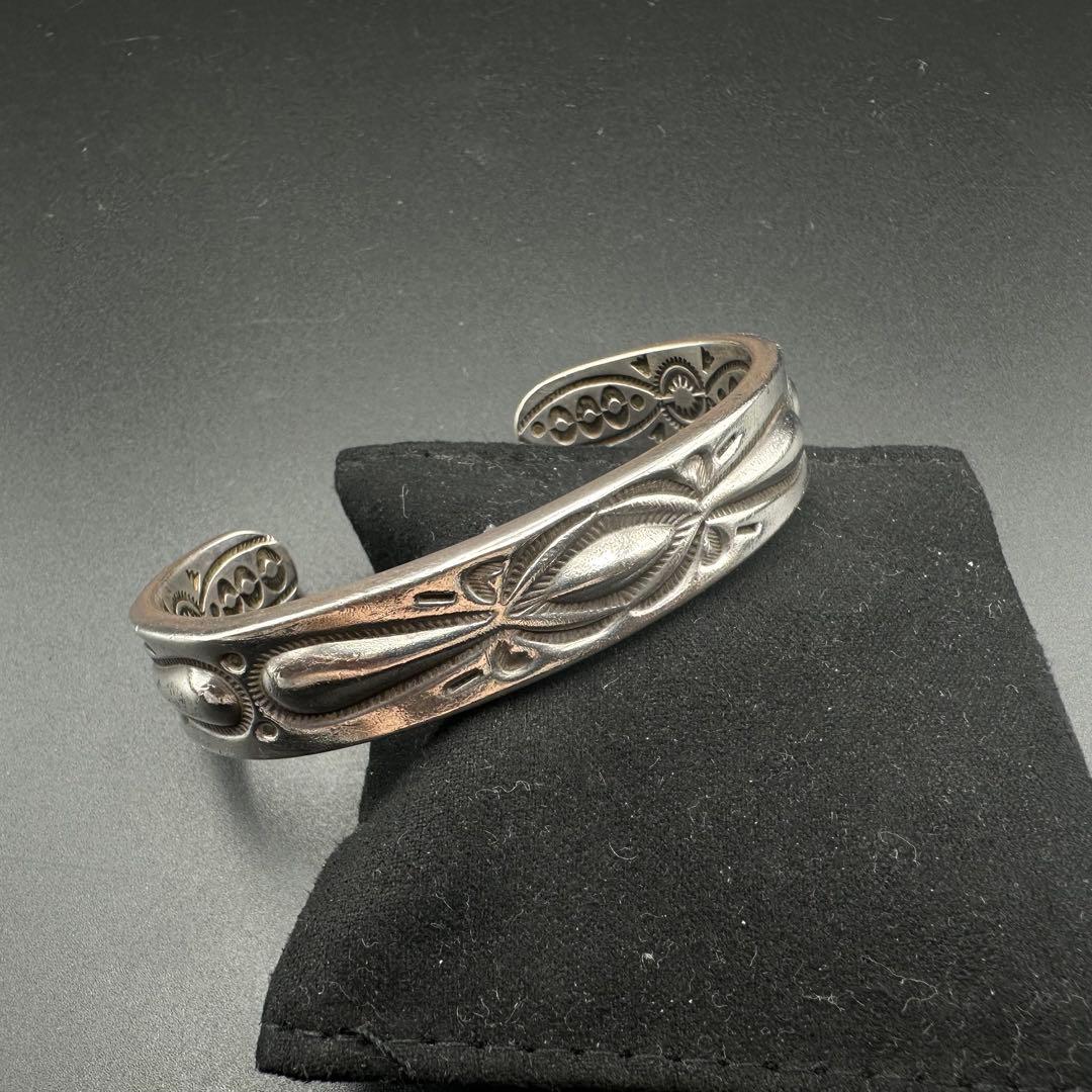 Navajo RAY ADAKAI スタンプワーク　ヘビーゲージ　バングル