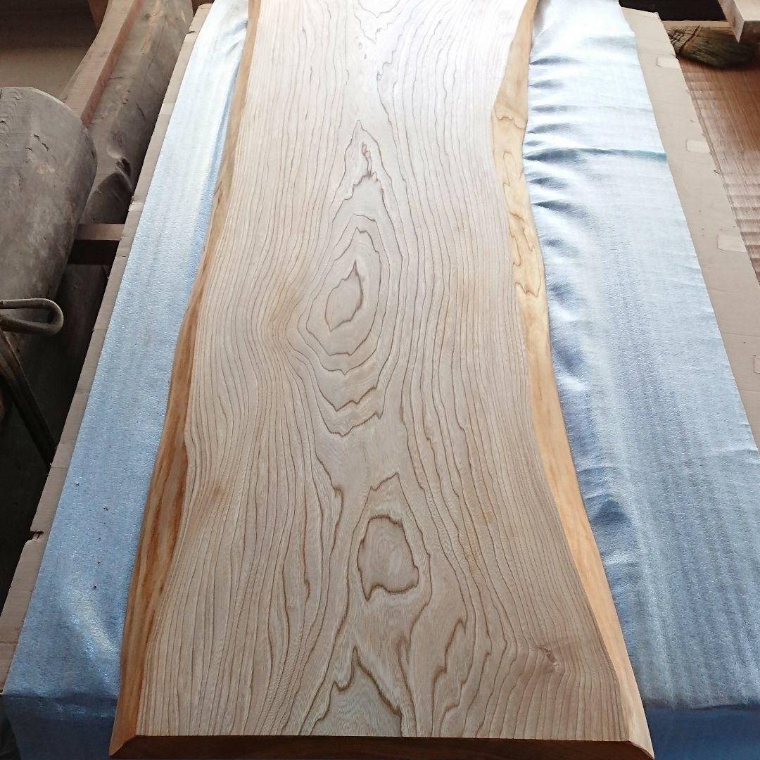 栓の天然木一枚板