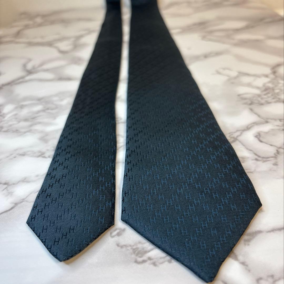 【極美品✨】HERMES ネクタイ　ファソネ　ブラック　黒色　H柄　細身　定番